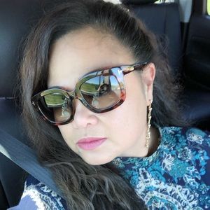 Meet your Posher, Editha